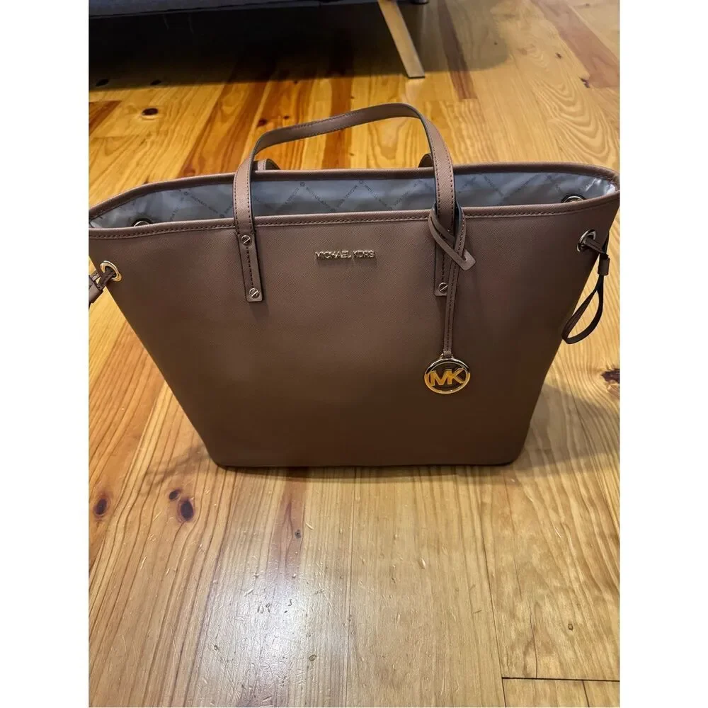 Michael Kors Jet Set Travel Large Drawstring Voyager Tote Bag Tan Brown
